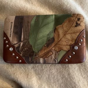 Realtree hand purse